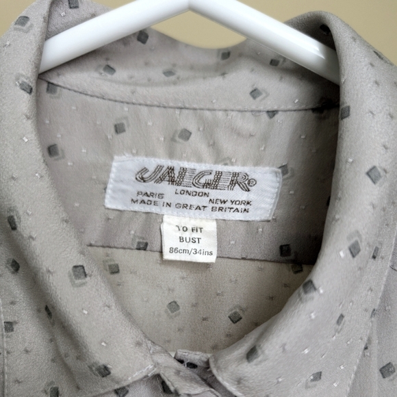 Vintage Jaegar grey blouse Size approx . 6-8. No visible flaws or wear. - Picture 2 of 8